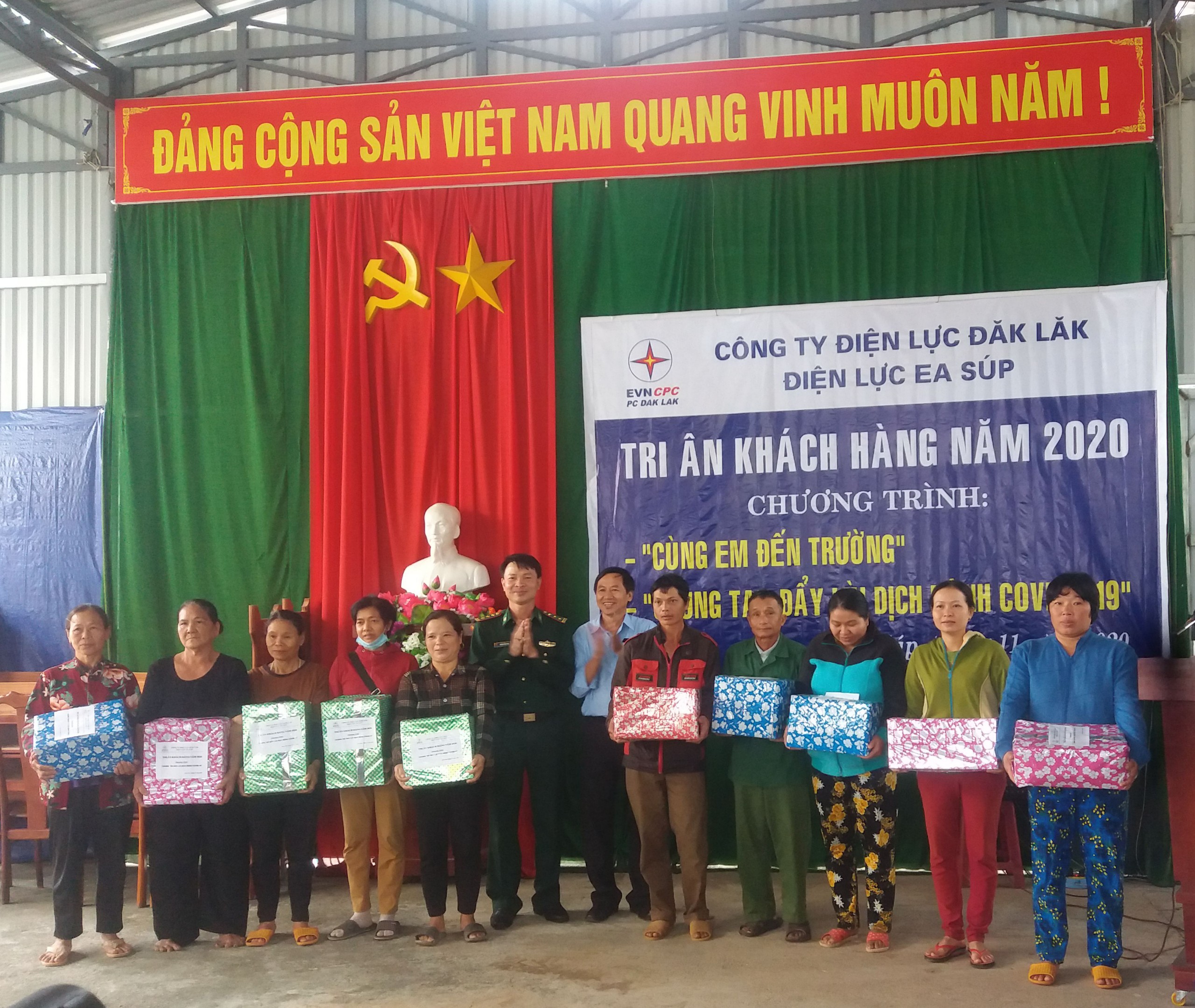 Đắk Lắk lắp đặt công trình “Thắp sáng vùng biên” tại huyện Ea Súp